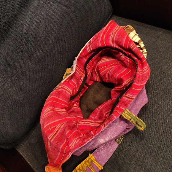 Multicolored oversized crossbody hobo bag - Picture 6 of 8